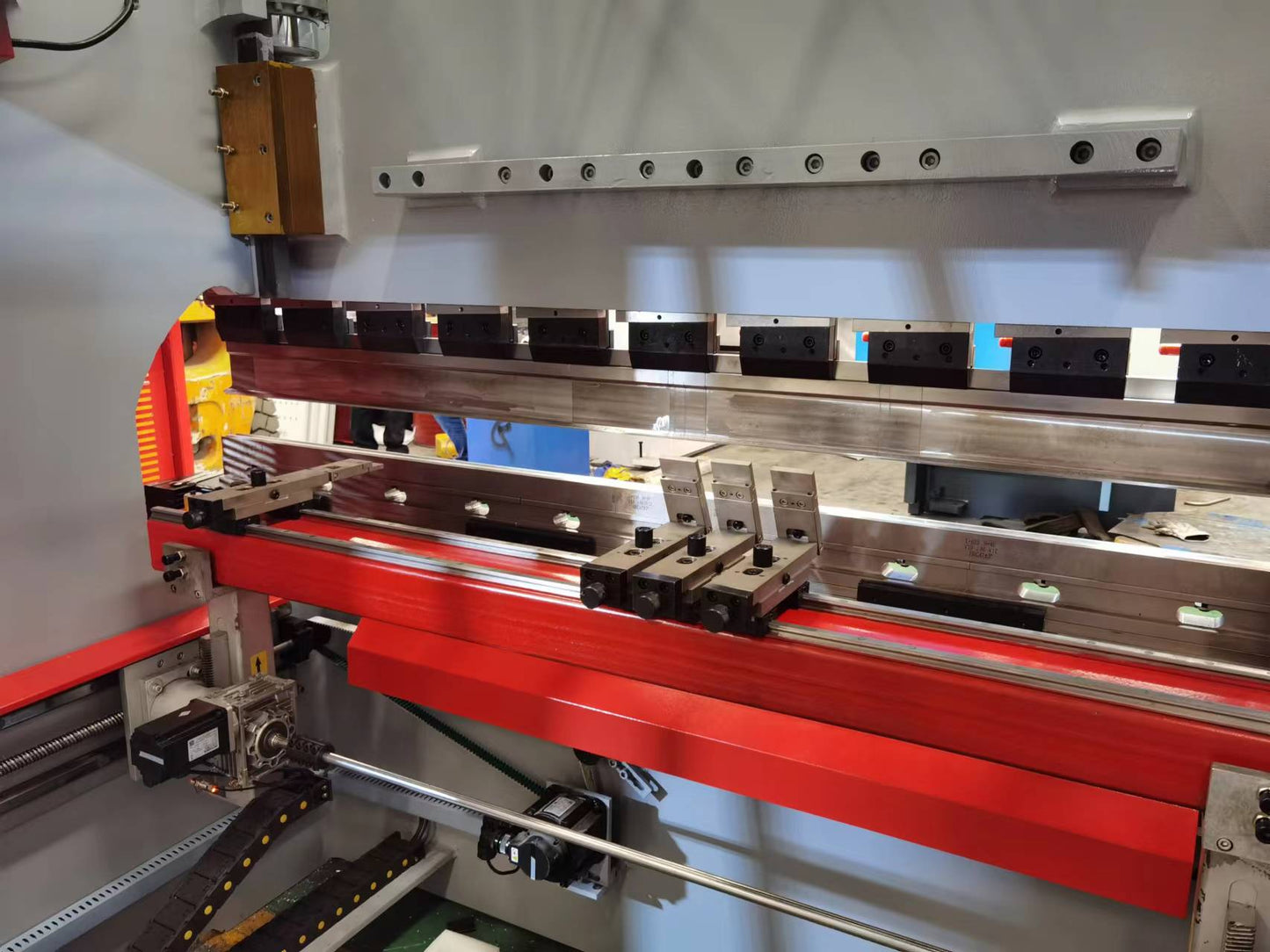 PRECISION SERIES PRESS BRAKES - Multi Axis with Robust Performance